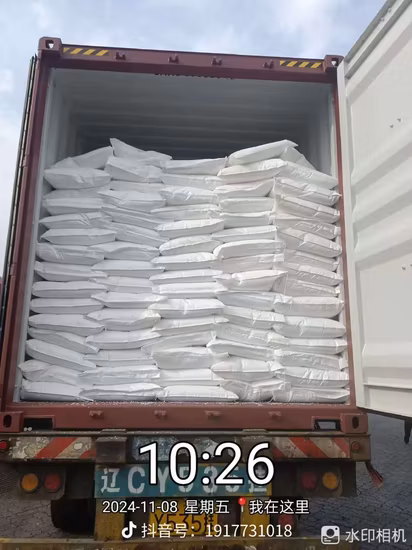 Fabrikpreis Industriequalität Bulk Kunlun Slab Brand Solid Vollständig raffiniertes / halbraffiniertes Paraffinwachs 58/60/62/64 Herstellung von Aromatherapiekerzen